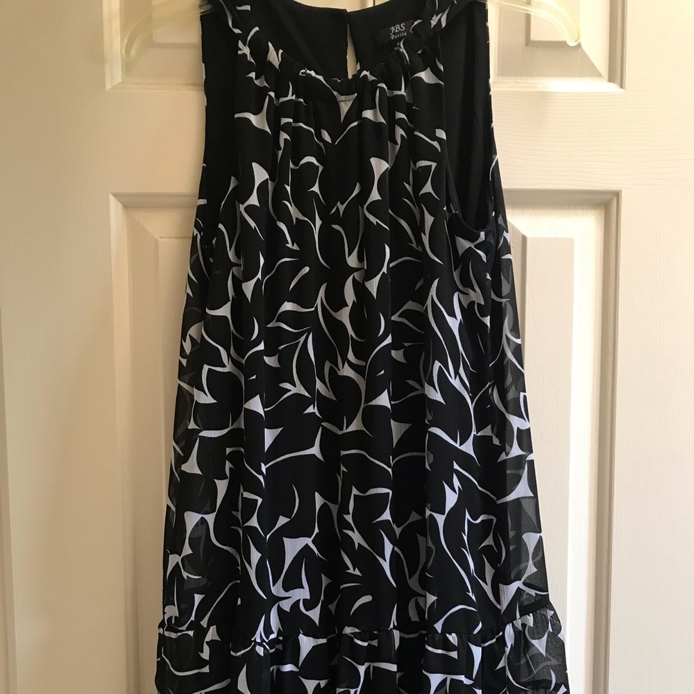 Beautiful black dress with floral pattern!